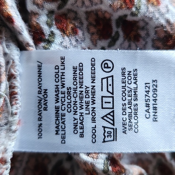 Loft Neutral Geometric Floral Blouse - Picture 13 of 13